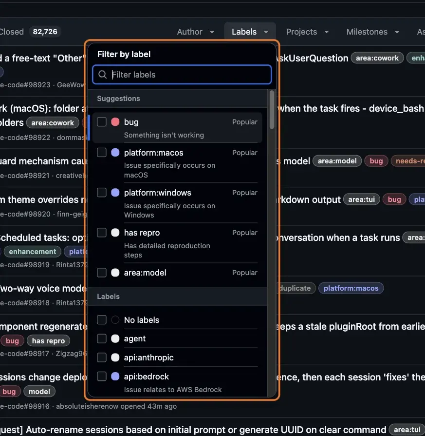 GitHub Issues 列表的 Labels 篩選選單展開，列出 bug、platform:macos 等標籤。選單被橘框圈起